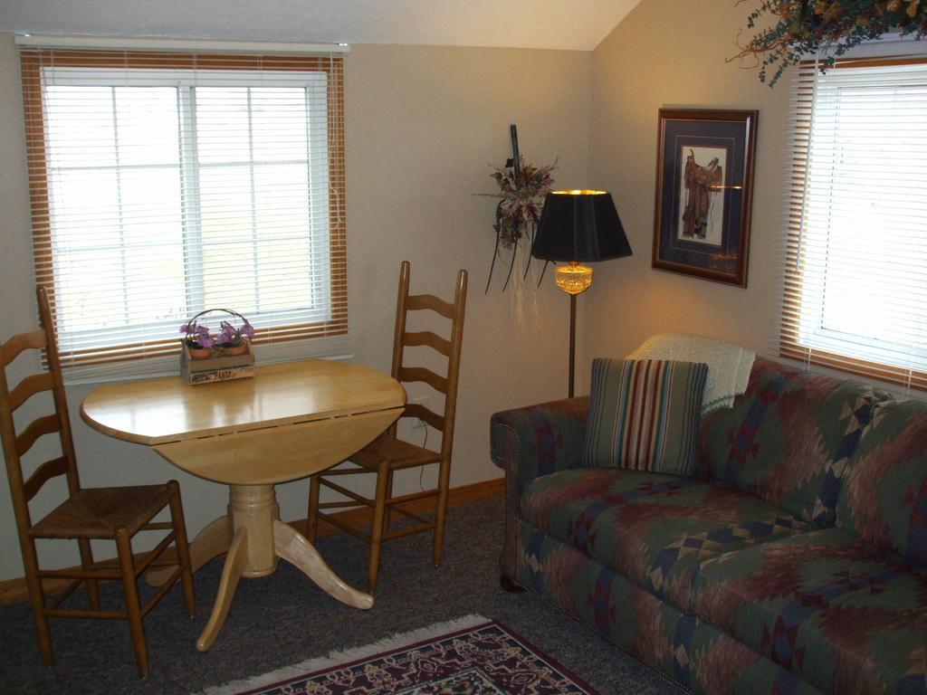 Hansen Guest Ranch Swan Valley Room photo