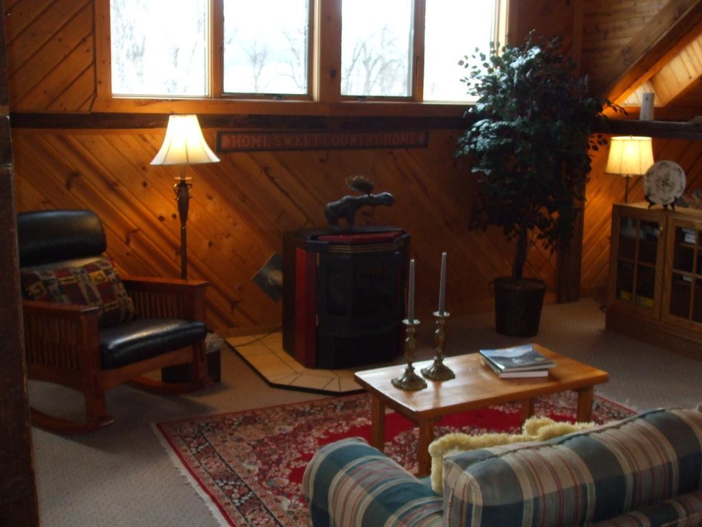 Hansen Guest Ranch Swan Valley Room photo
