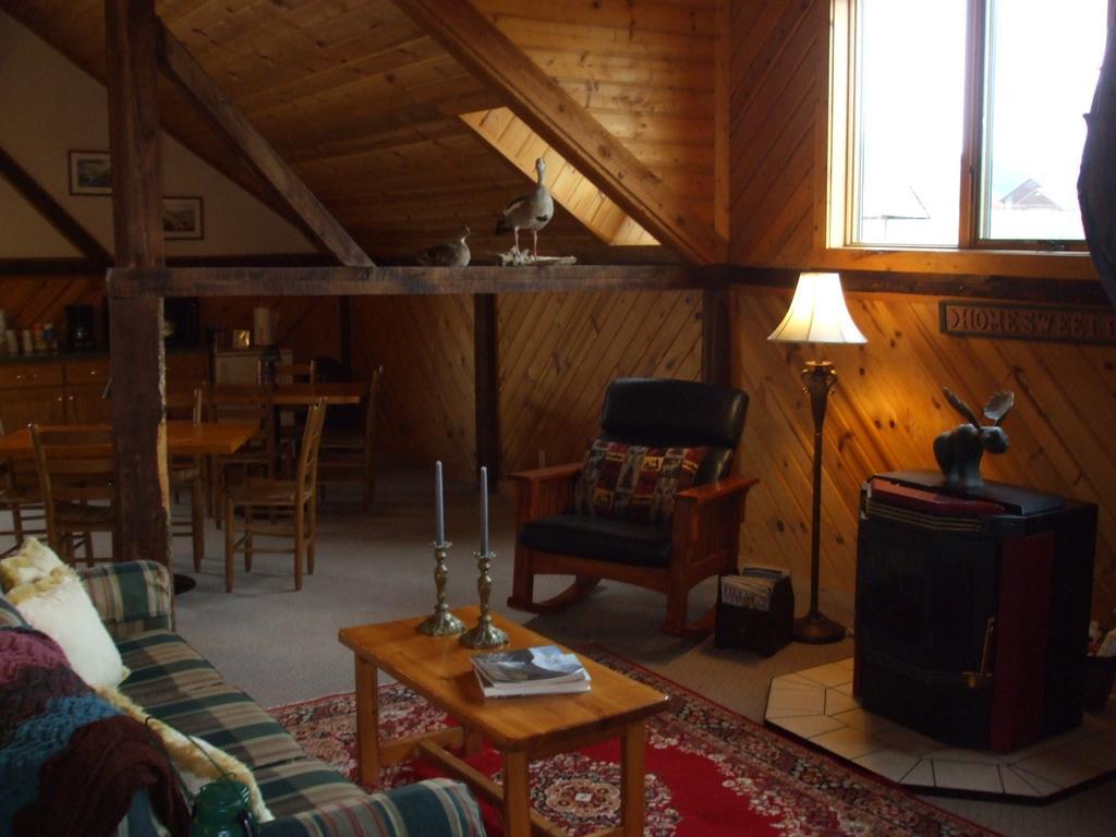 Hansen Guest Ranch Swan Valley Room photo