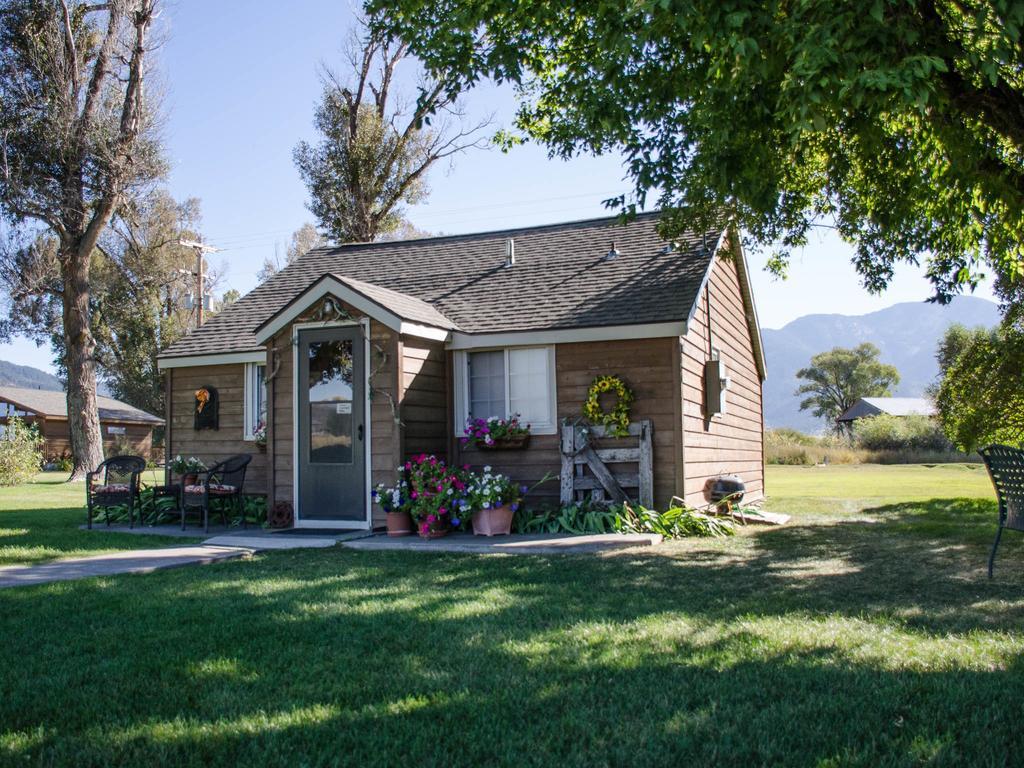 Hansen Guest Ranch Swan Valley Room photo